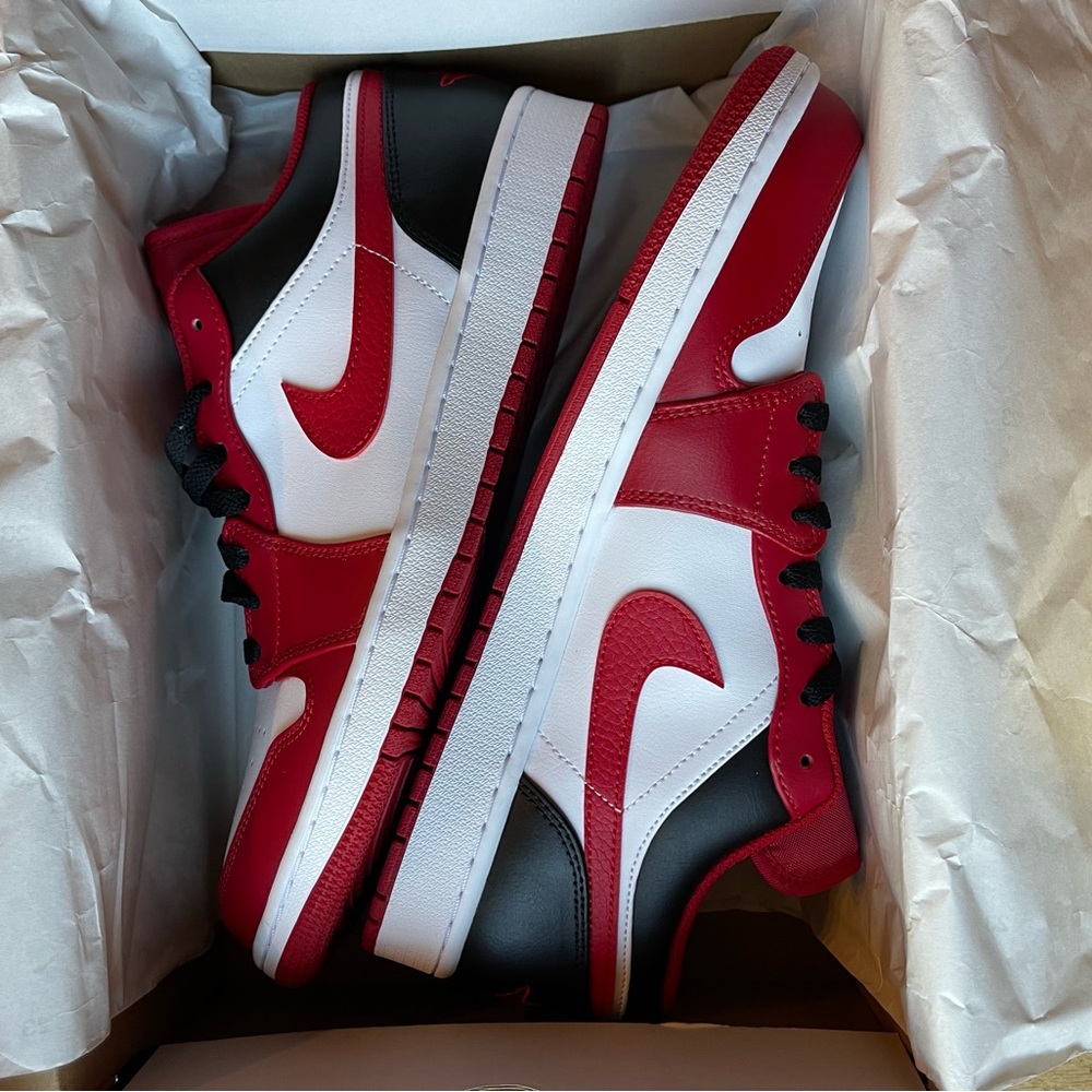Brand NEW!! Men’s Nike Air Jordan One (low)